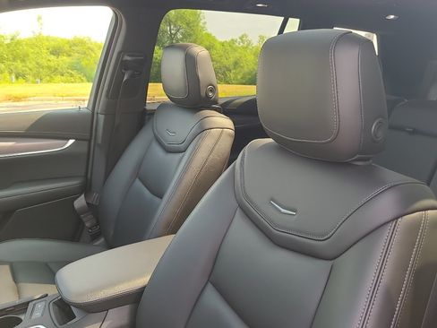 Used 2024 Cadillac XT6 Luxury w/ LPO, Floor Liner Package AWD/4WD image 18
