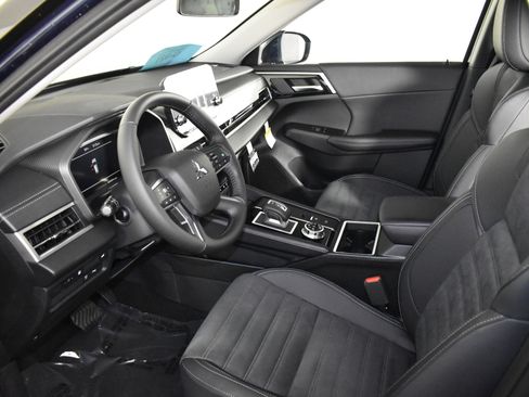 Used 2025 Mitsubishi Outlander SE image 14