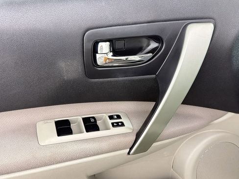 Used 2013 Nissan Rogue SV AWD/4WD image 22