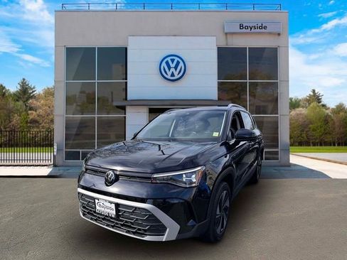 Used 2025 Volkswagen Taos SE AWD/4WD image 4