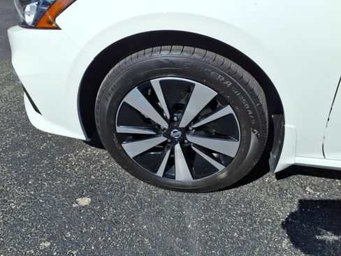 Used 2021 Nissan Altima 2.5 SV AWD/4WD image 9