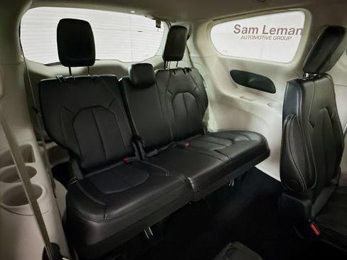 Used 2024 Chrysler Pacifica Touring-L FWD image 25