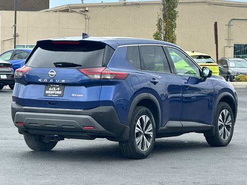 Used 2021 Nissan Rogue SV image 4