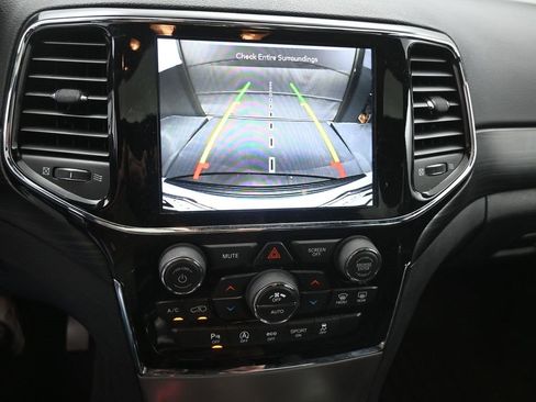 Used 2020 Jeep Grand Cherokee Altitude image 3