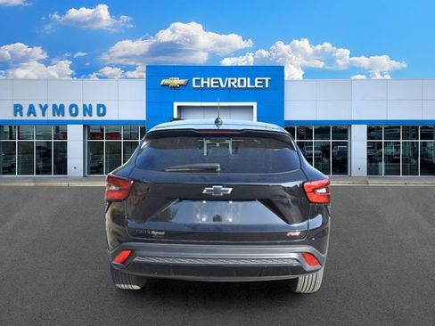 Used 2024 Chevrolet Trax RS w/ Driver Confidence Package FWD image 4