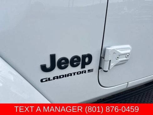 Used 2023 Jeep Gladiator Overland AWD/4WD image 10