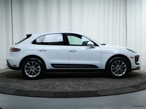 Used 2025 Porsche Macan image 6