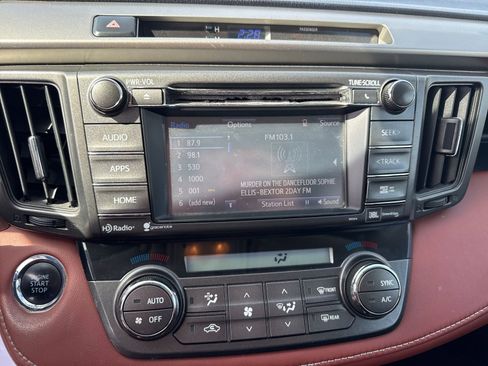 Used 2015 Toyota RAV4 Limited image 18