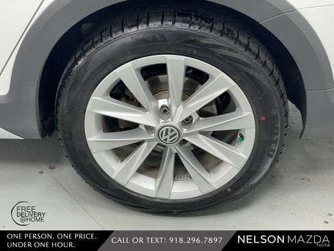 Used 2017 Volkswagen Golf Alltrack S image 12