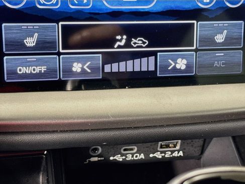 Used 2025 Subaru Outback Premium AWD/4WD image 19