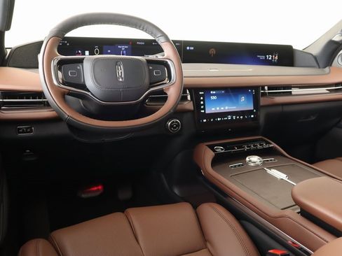 New 2025 Lincoln Navigator Reserve image 2