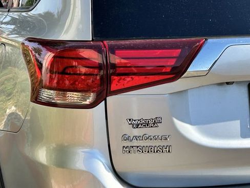 Used 2019 Mitsubishi Outlander ES FWD image 7