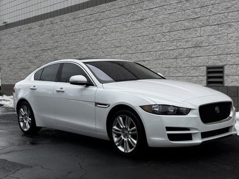 Used 2019 Jaguar XE Premium AWD/4WD image 16