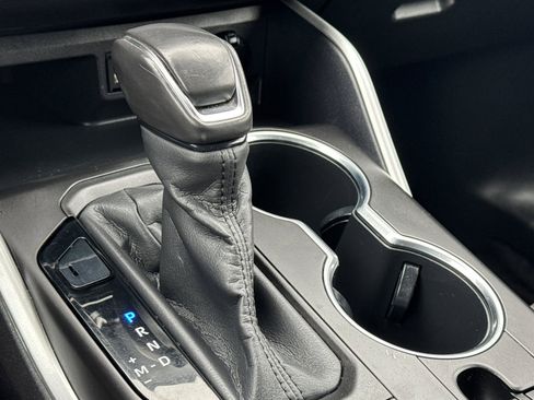 Used 2020 Toyota Highlander LE image 24