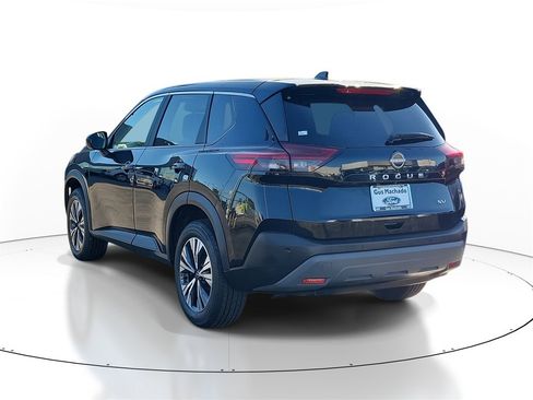 Used 2023 Nissan Rogue SV image 3