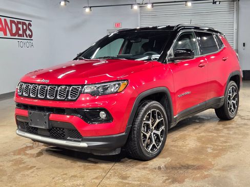 Used 2025 Jeep Compass Limited AWD/4WD image 3