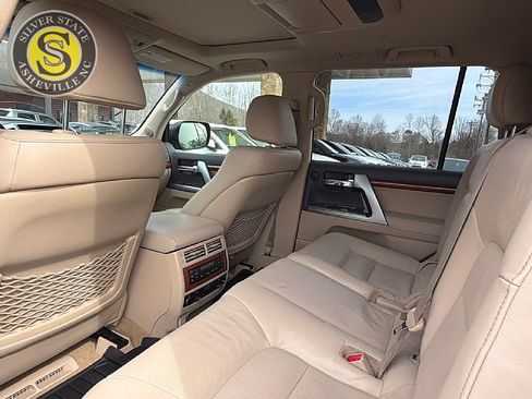 Used 2013 Toyota Land Cruiser image 13