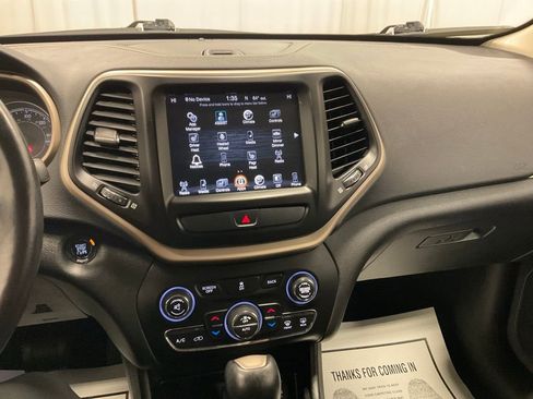 Used 2016 Jeep Cherokee Limited image 21