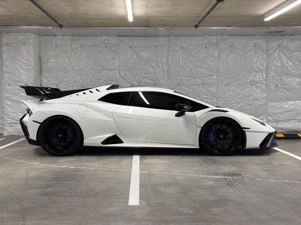 Used 2021 Lamborghini Huracan STO RWD image 8