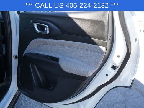 Used 2024 Jeep Compass Latitude image 24