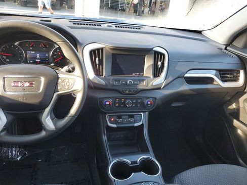 Used 2024 GMC Terrain SLE w/ Driver Convenience Package FWD image 13