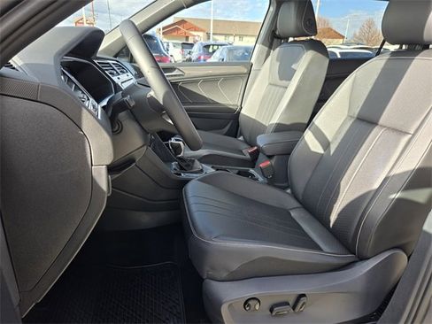 Used 2023 Volkswagen Tiguan SE R-Line image 4