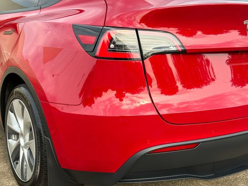 Used 2021 Tesla Model Y Long Range AWD/4WD image 10