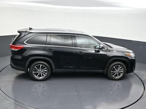 Used 2019 Toyota Highlander XLE image 21