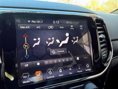 Used 2019 Jeep Grand Cherokee Limited AWD/4WD image 17