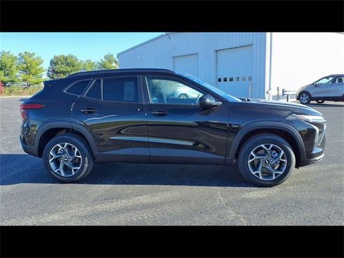 New 2026 Chevrolet Trax LT w/ Driver Confidence Package image 9