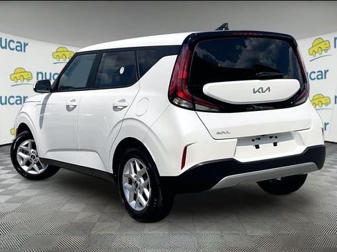 Used 2025 Kia Soul LX FWD image 4