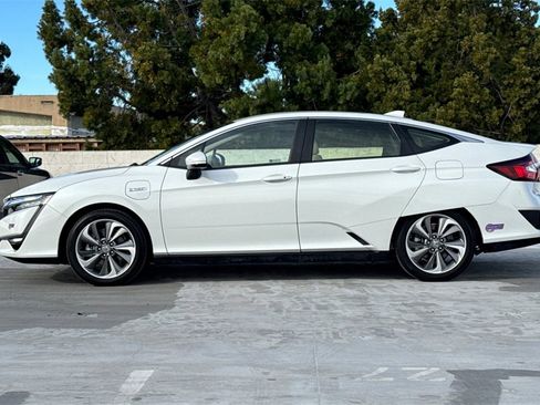 Used 2018 Honda Clarity Plug-In Hybrid image 6