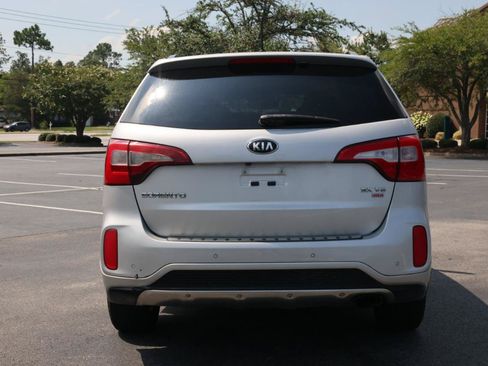 Used 2014 Kia Sorento SX w/ 3rd Row Package FWD image 4