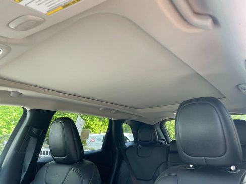 Used 2017 Jeep Cherokee Limited AWD/4WD image 24