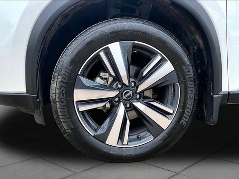 Used 2024 Nissan Rogue SL w/ SL Premium Package FWD image 11