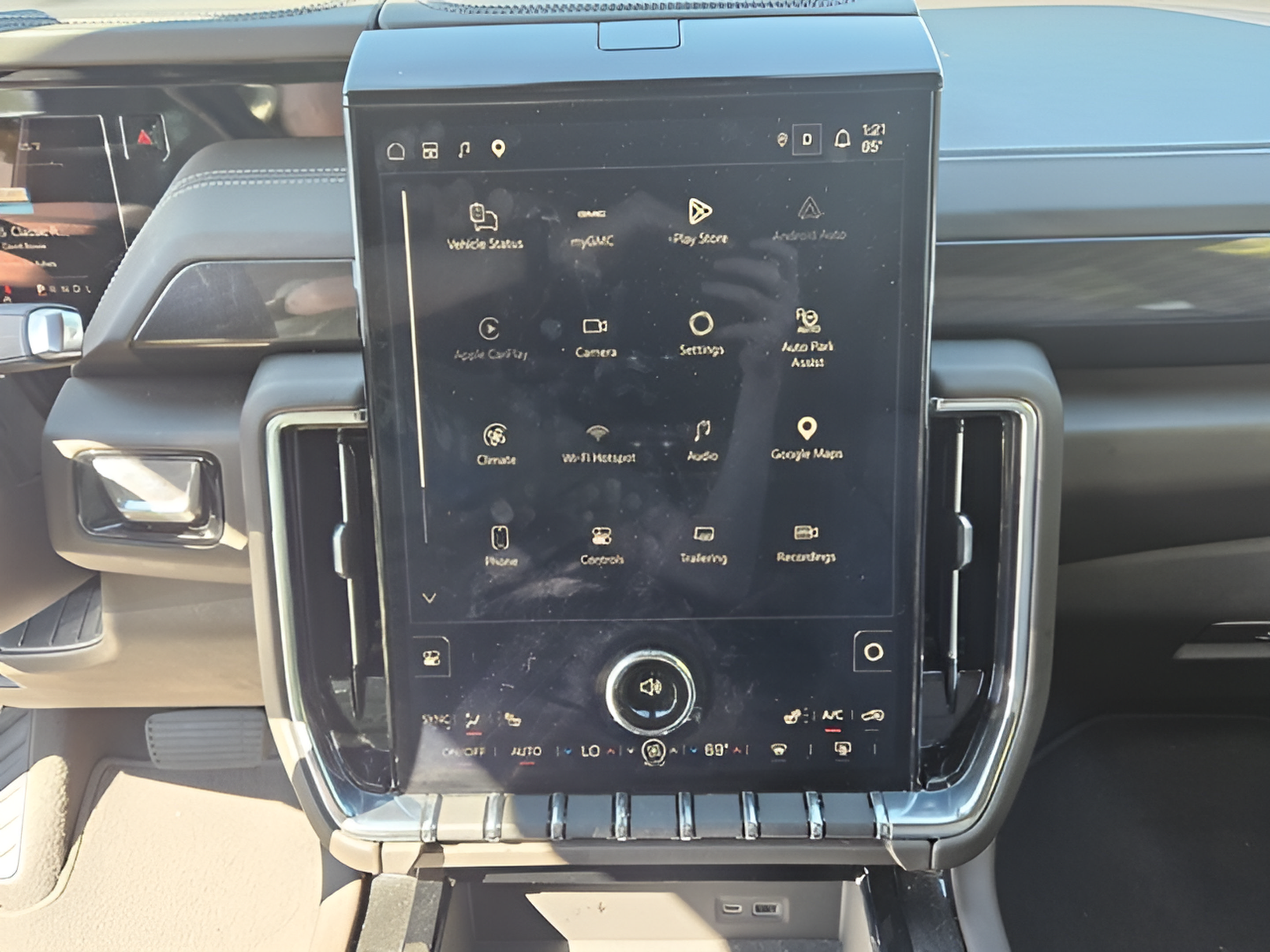 Used 2025 GMC Yukon Elevation AWD/4WD image 17