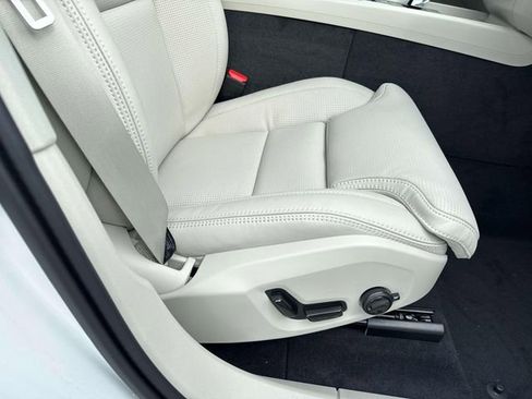 New 2026 Volvo XC60 B5 Ultra w/ Climate Package image 16