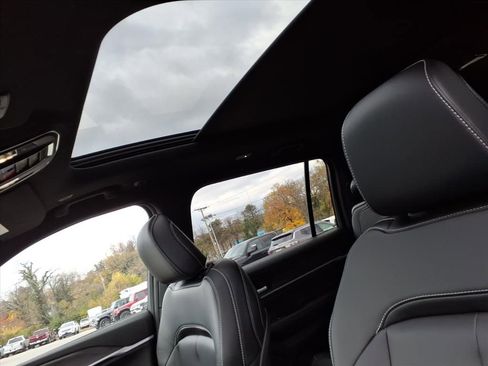 New 2025 Jeep Grand Cherokee L Limited image 12