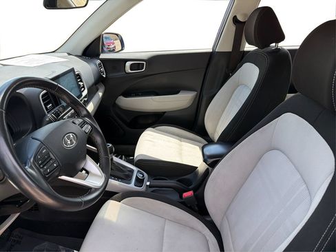 Used 2024 Hyundai Venue SEL FWD image 10