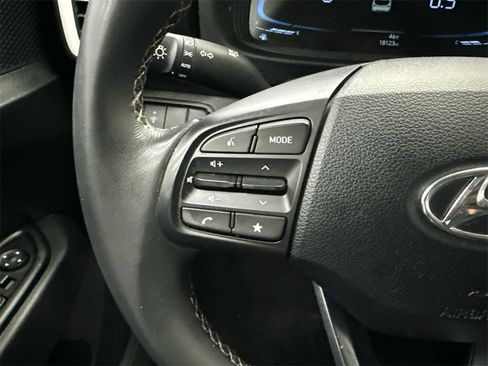 Used 2025 Hyundai Venue Limited image 24