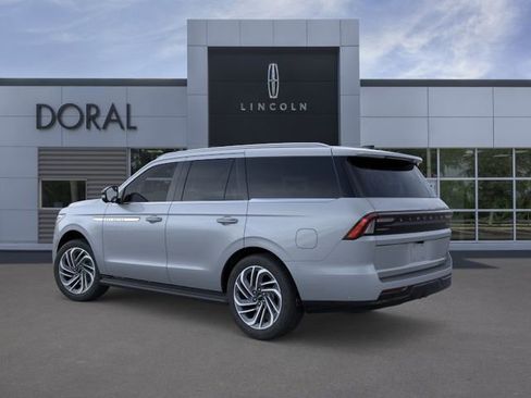 New 2026 Lincoln Navigator Premiere image 4