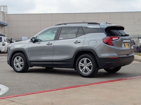 Used 2024 GMC Terrain SLE w/ Driver Convenience Package image 6