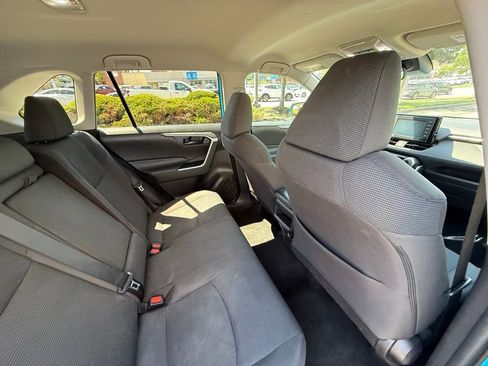 Used 2020 Toyota RAV4 LE FWD image 36