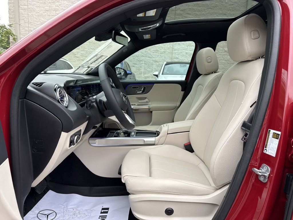 Certified 2025 Mercedes-Benz GLB 250 image 11