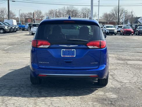 Used 2020 Chrysler Pacifica Limited image 5