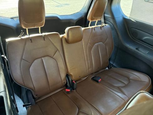 Used 2019 Chrysler Pacifica Limited w/ Advanced Safetytec Group image 24