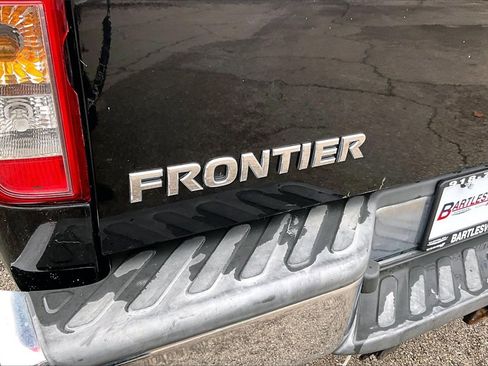 Used 2015 Nissan Frontier SV image 14