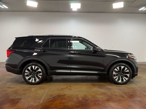 Used 2025 Ford Explorer Platinum w/ LUX Leather Package AWD/4WD image 23