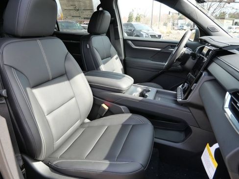 New 2026 GMC Acadia Elevation w/ Elevation Premium Package AWD/4WD image 23