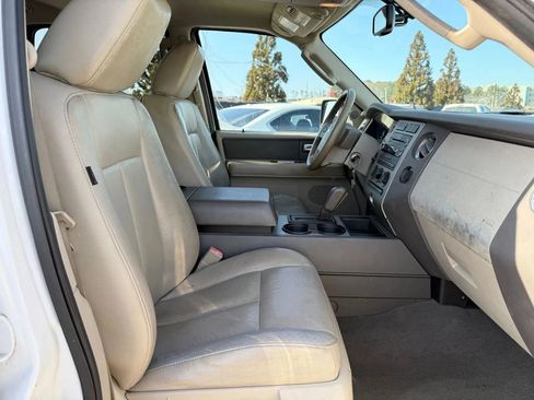 Used 2009 Ford Expedition XLT image 18
